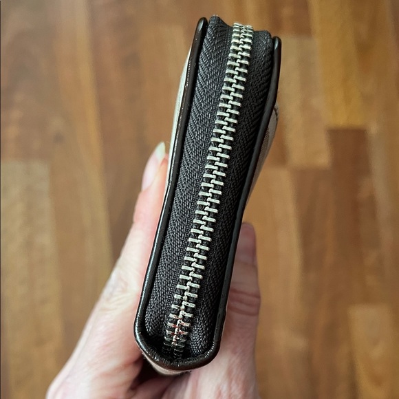 Vintage Coach Beige and Dark Brown Zip Wallet - Picture 7 of 16